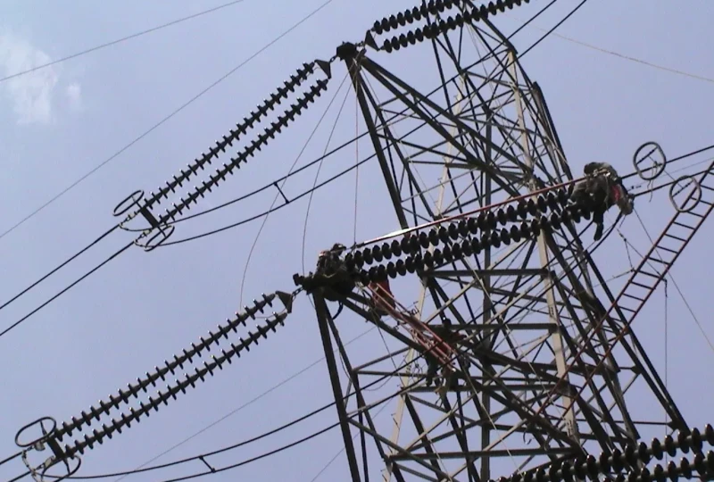 Hot / Live line maintenance for 400 kV Chandrapur - Parli D/c Hot / Live line maintenance for 400 kV